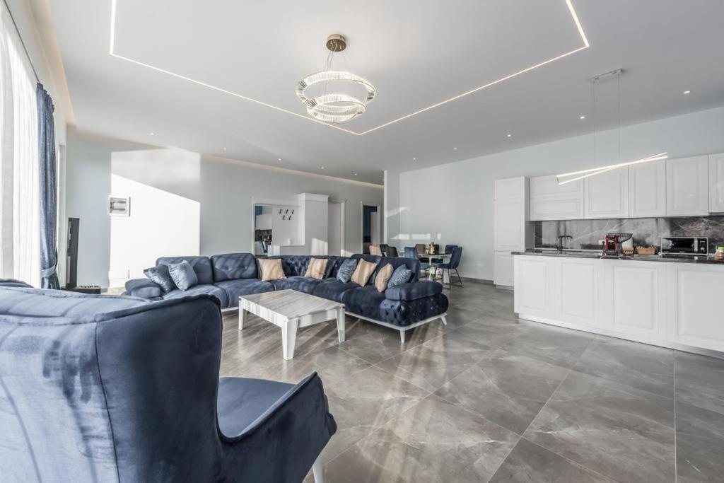Top Villas Durres *
