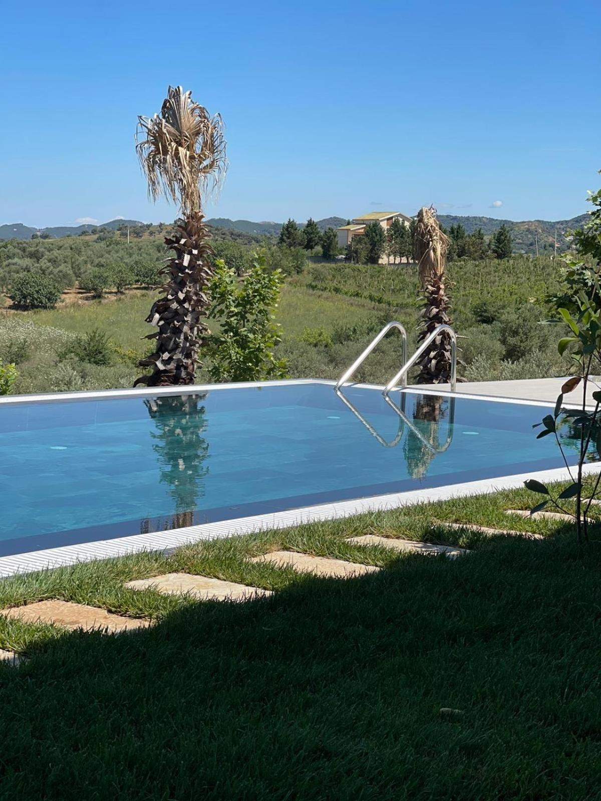 Top Villas Durres *