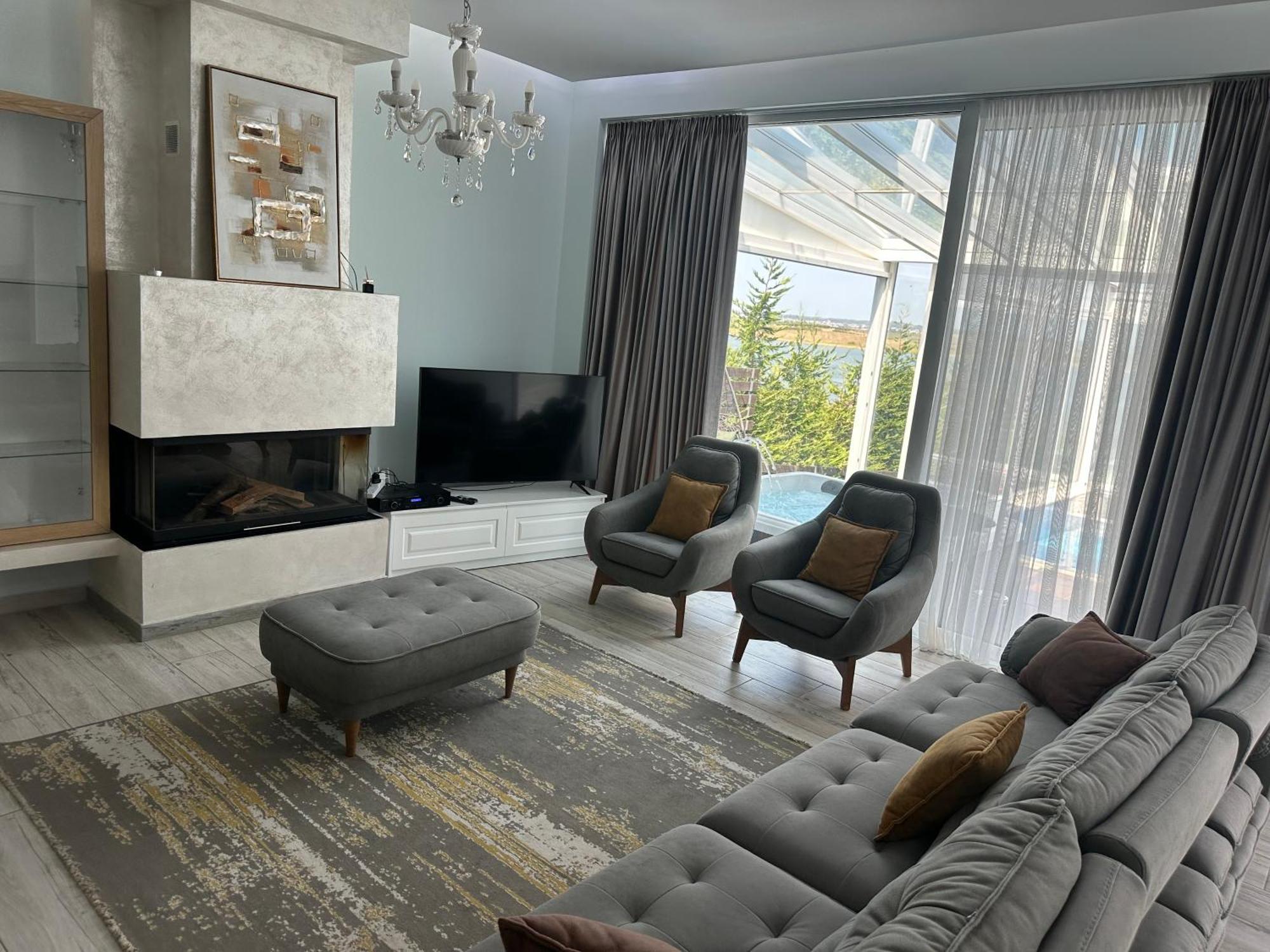Top Villas Durres *