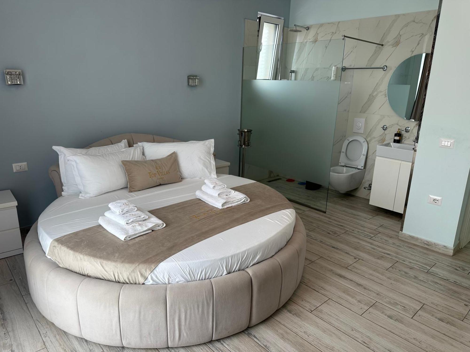 Top Villas Durres *