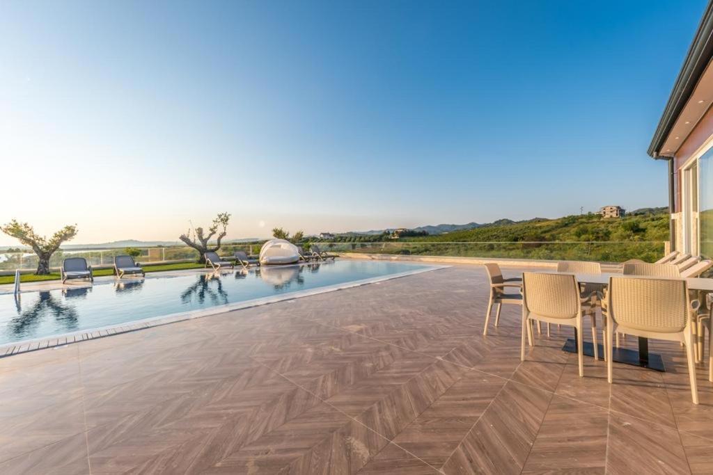 Top Villas Durres *