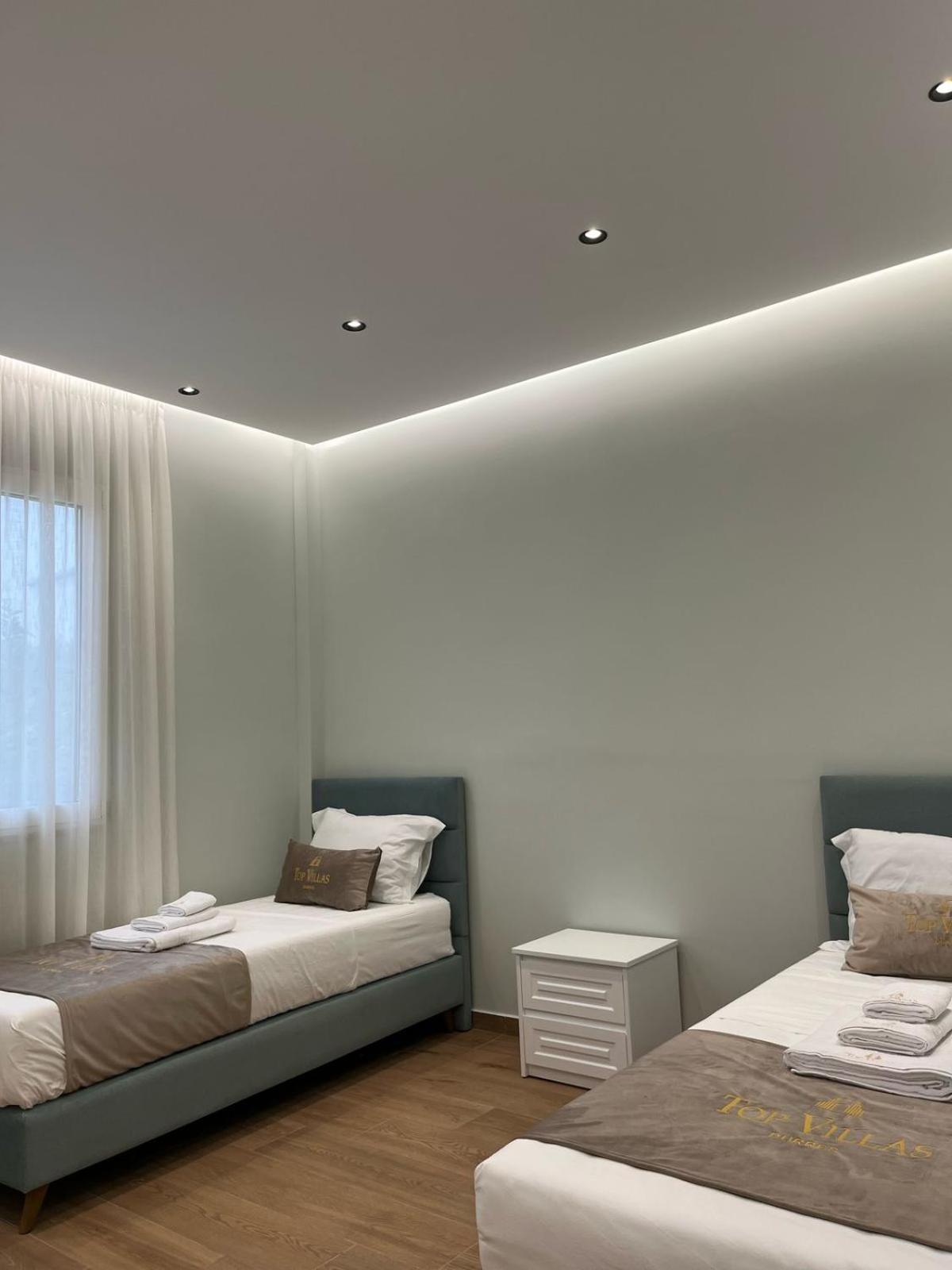Top Villas Durres *